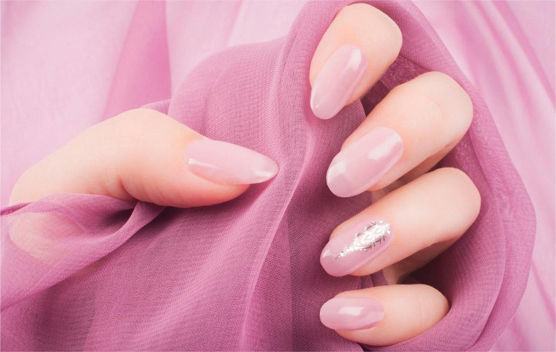 "The Evolution of Press-On Nails: From Practical Origins to Fashion Statements"